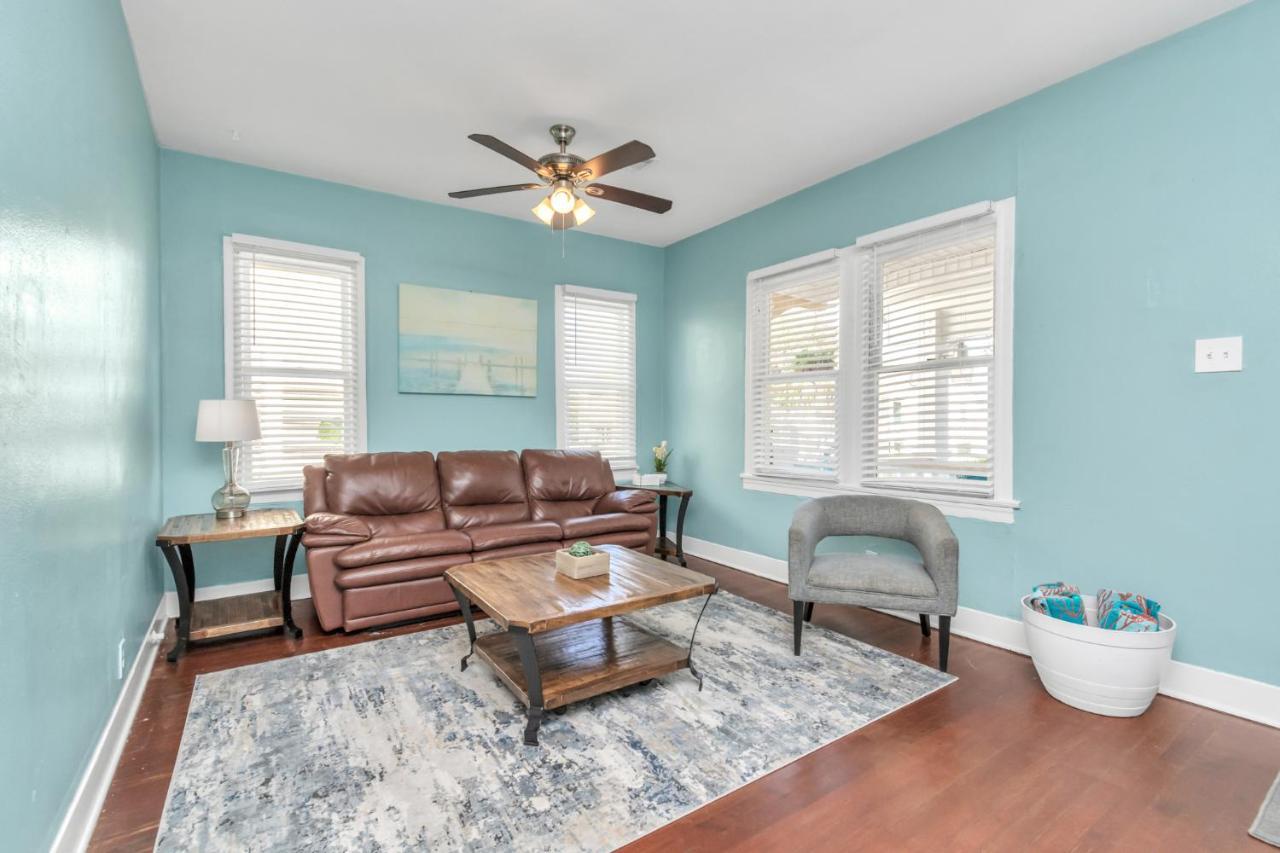 2 Kitchens,2 Living Rooms,4 Bedrooms-Close To All! 加尔维斯敦 外观 照片